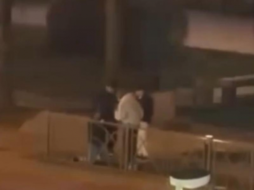 Били толпой и поставили на колени: на мужчину напали неизвестные в Ставрополе