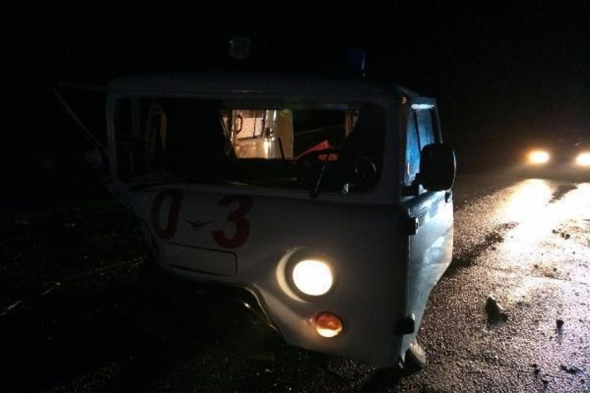 Водитель «БМВ» нарушил правила и врезался в скорую помощь на Ставрополье