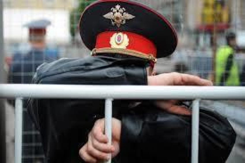 В отношении полицейского, сбившего женщину и ребенка на Ставрополье, возбудили дело