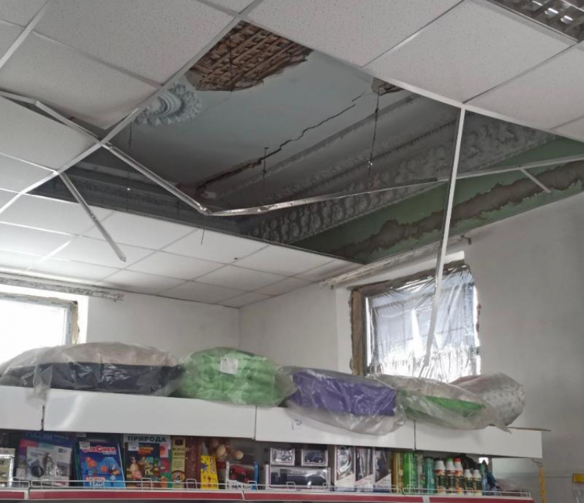 Починить обваливающийся потолок в сельском отделении почты пообещали власти на Ставрополье