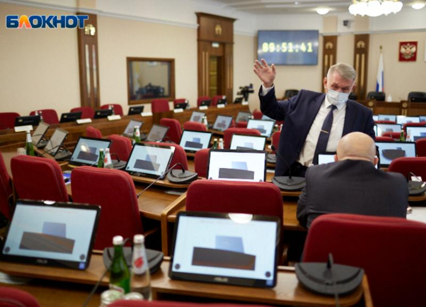 Первое заседание думы Ставрополья в 2022 году прошло в ополовиненном составе