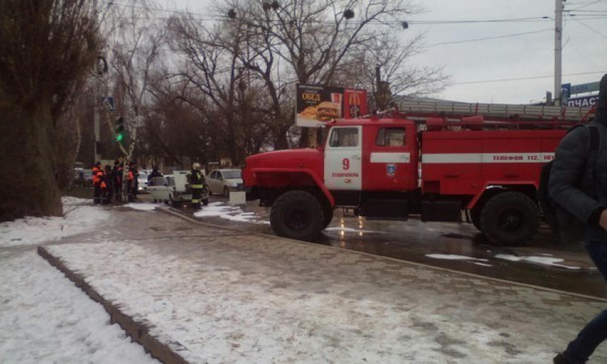 В Ставрополе на светофоре горел автомобиль 