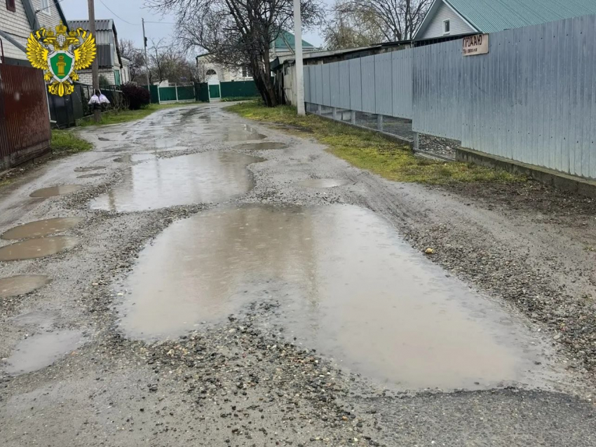 Прокуратура и следком заинтересовались разбитыми дорогами в Кочубеевском округе