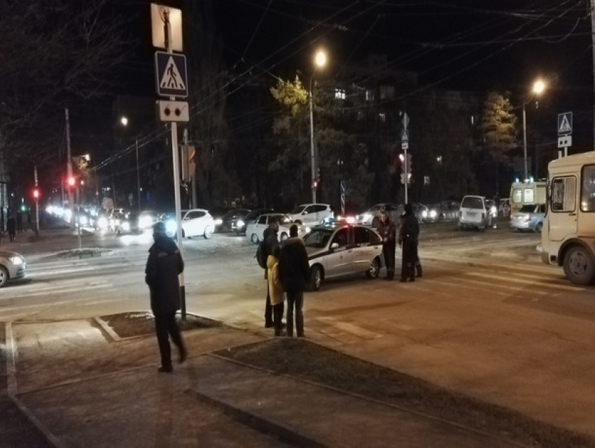 Конвойная машина с заключенным внутри врезалась в «легковушку» в Ставрополе