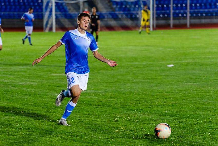 «К футболу душа лежала с детства»: новичок ставропольского «Динамо» о баскетболе, мечтах и щитках