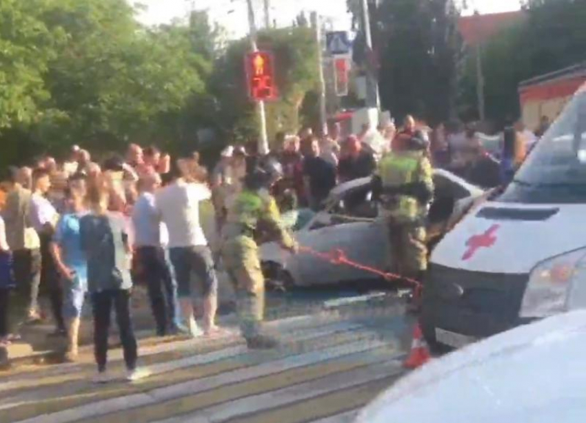 Крупная авария произошла на перекрестке в Ставрополе в День России