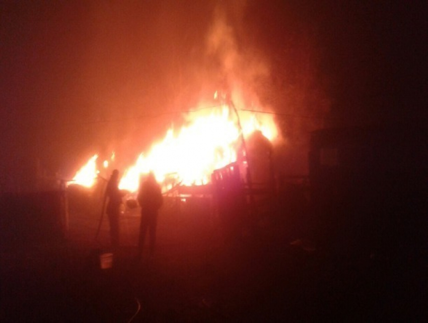 Огонь унес жизни двух мужчин на Ставрополье во время сна