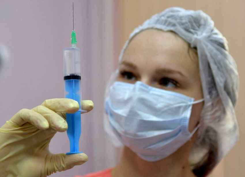 Выбросить маску или готовиться умирать? Ученые развеяли мифы о вакцине от CoVID-19