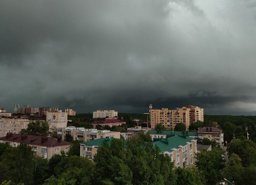 Штормовое предупреждение из-за ливней с грозой объявлено на Ставрополье 20 и 21 июля