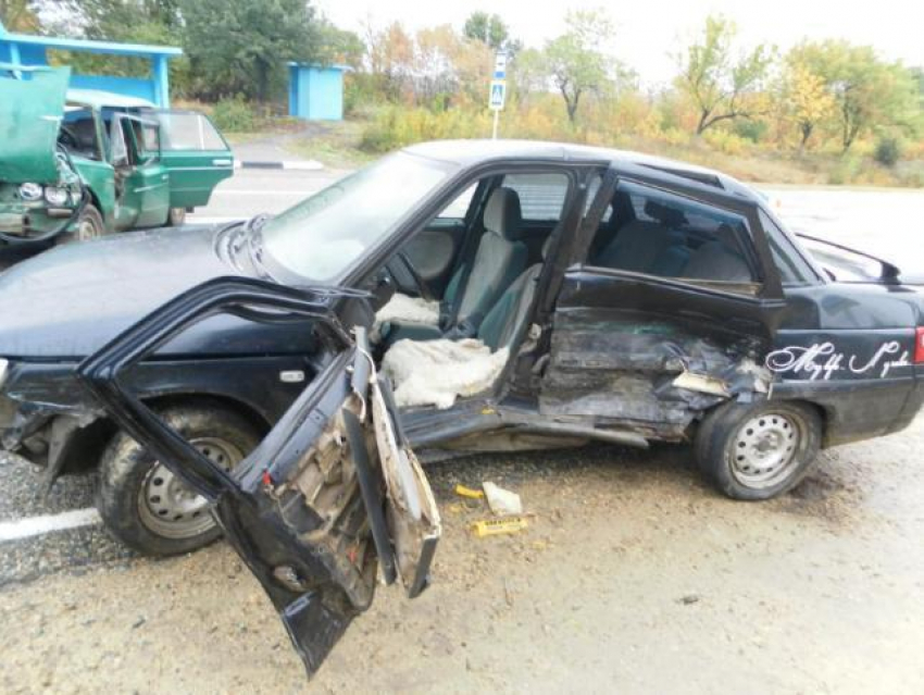 В Александровском районе при столкновении автомобилей погиб водитель