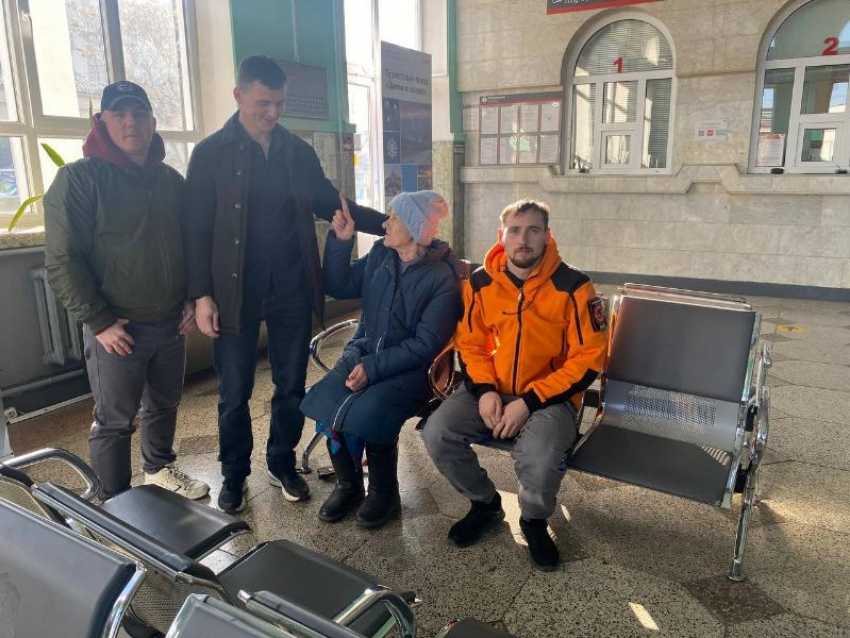 Потерявшуюся в Свердловской области бабушку нашли в Минводах