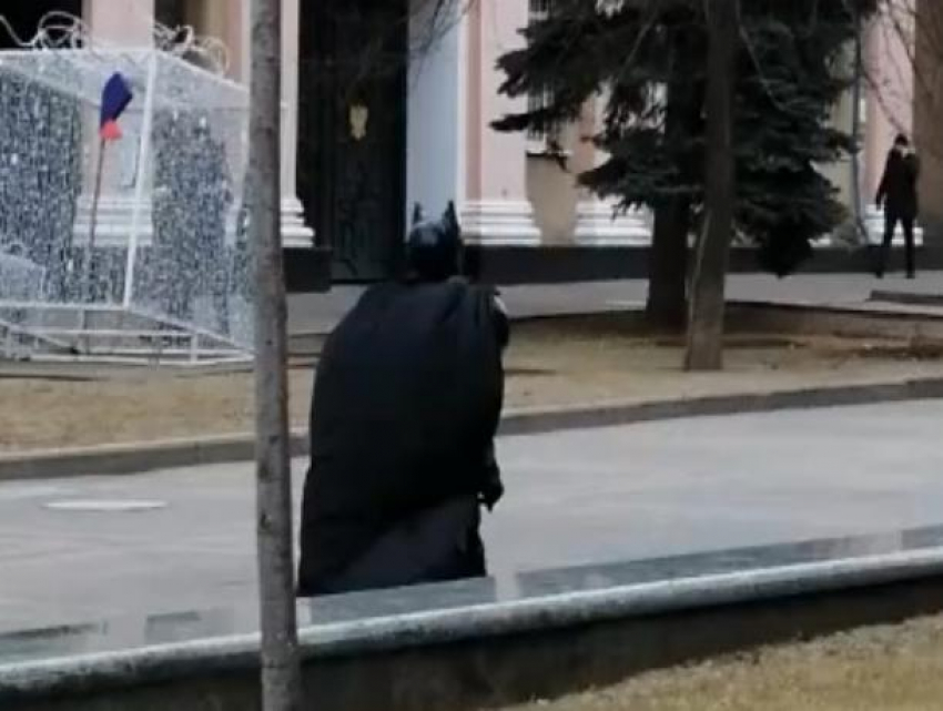 «Этому городу нужен новый герой»: по Ставрополю гуляет Темный рыцарь