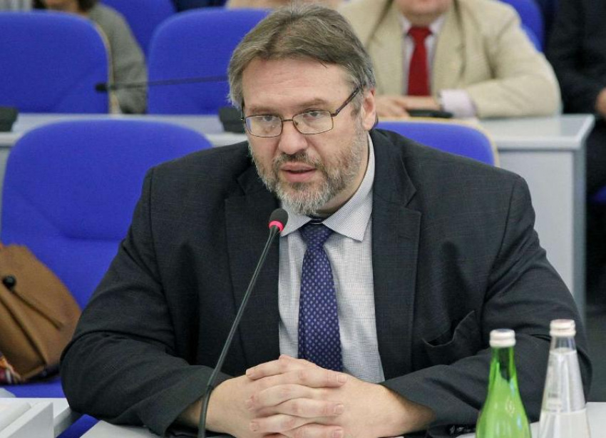 Последний день, последний вагон: зампред Бабкин решил проститься со ставропольским правительством через Госдуму