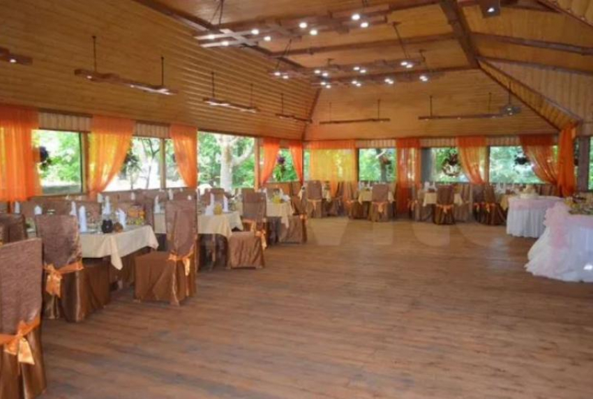 Известный ресторан «Домик Лесника» на окраине Ставрополя продают за 120 миллионов рублей