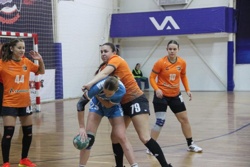 Три очка в копилку: гандболистки «Ставрополья» пополнили очковую коллекцию на родном паркете