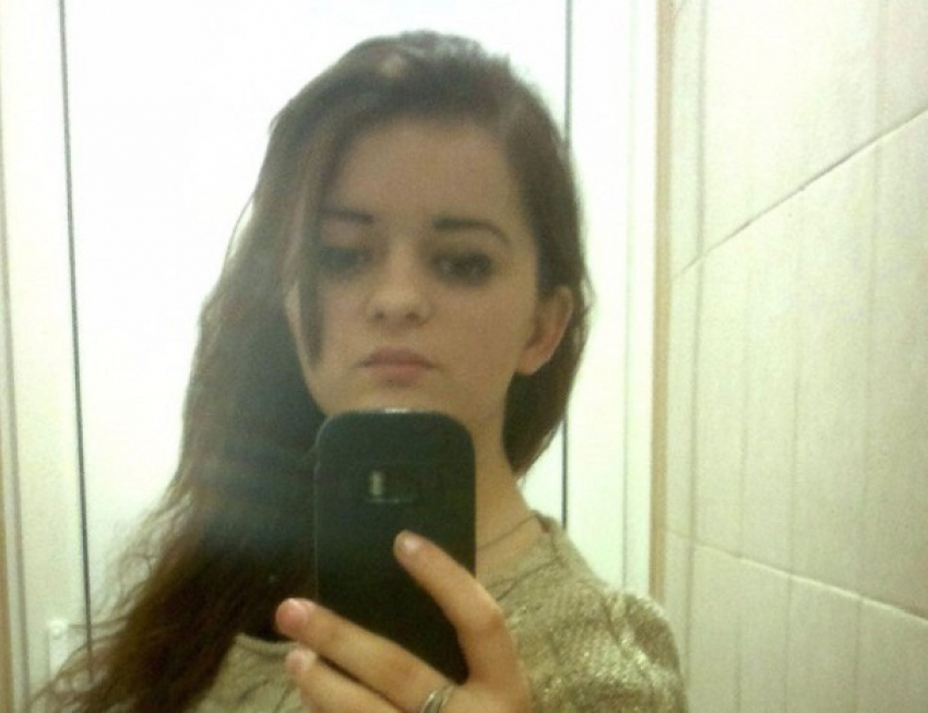 Хромая 19-летняя девушка со шрамом на шее внезапно пропала в Ставрополе, а ее вещи нашли распотрошенными