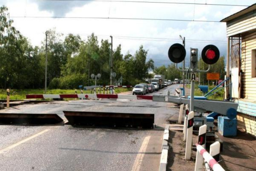 Два автомаршрута через железнодорожные пути оказались под угрозой закрытия в Пятигорске