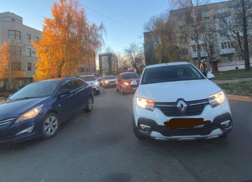 Выстраивающиеся в два ряда автохамы на юге Ставрополя допекли водителей 