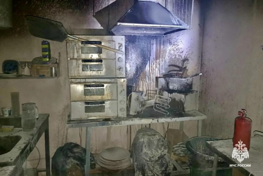 Повар оставил масло во фритюре без присмотра и устроил пожар в Ставрополе
