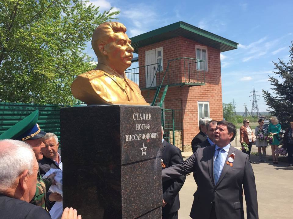 Памятник Иосифу Сталину установили в Светлограде