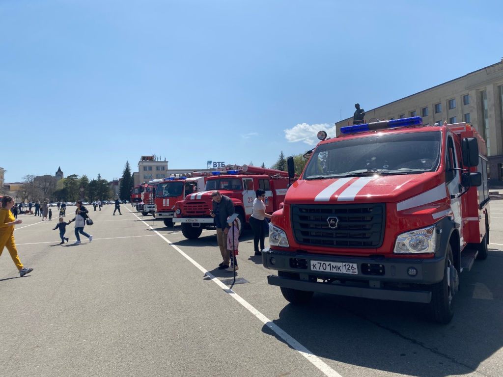 В День пожарной охраны МЧС Ставрополья продемонстрировало силу спасателей