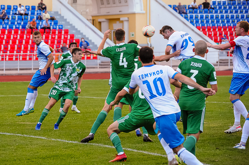 Георгий Кучиев забивает гол в ворота «Дружбы» из Майкопа
