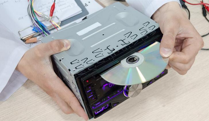 izvlechenie-kompakt-diska.jpg